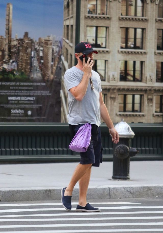 Усміхнений Ді Капріо зі сміттям на поясі розвеселив користувачів - фото 182538