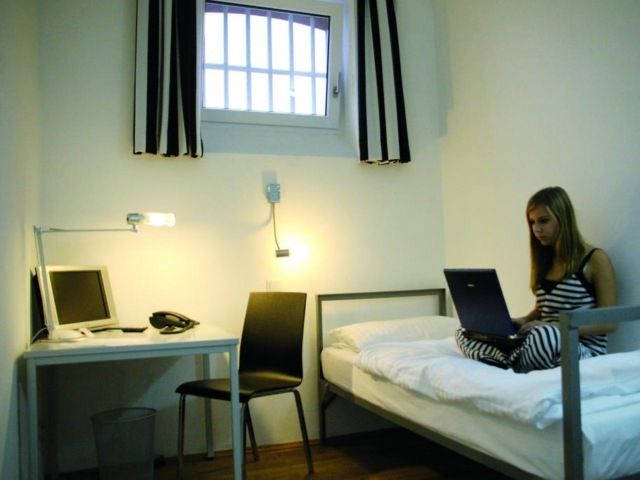 Шикарні готелі в стінах минулих в'язниць: вражаючі фото - фото 183624