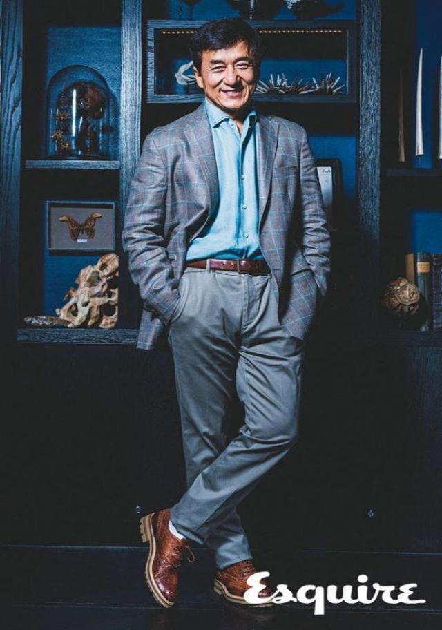 Усміхнений та красивий. Джекі Чан знявся для популярного глянцю - фото 178922