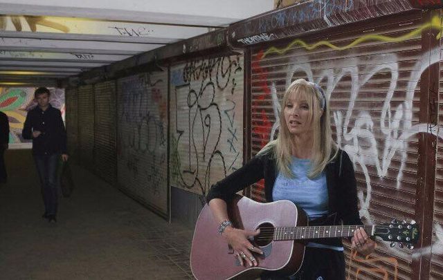 Якби "Друзів" знімали в Україні: кумедні фото - фото 179125