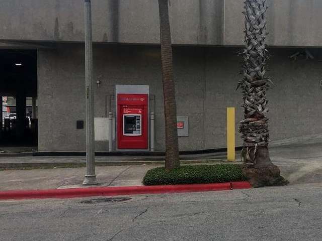 Американець застряг у банкоматі і просив порятунку на чеках - фото 181273