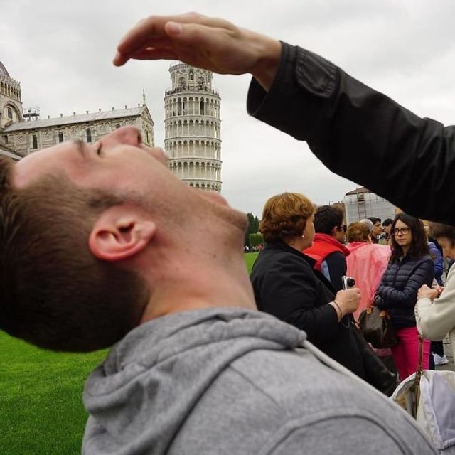 Максимум креативу: кумедні фото туристів з Пізанською вежею - фото 184177