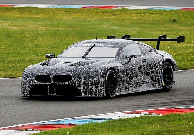 Опубліковані "живі" фото гоночної BMW M8 - фото 182963