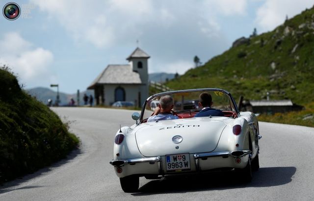 Змагання класичних авто в Альпах, на які можна дивитися вічно - фото 184910