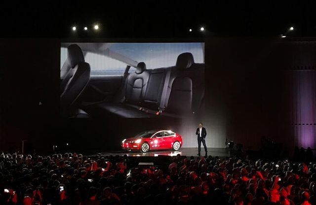 Tesla Model 3: усе, що треба знати про найдоступнішу модель електрокара - фото 185074