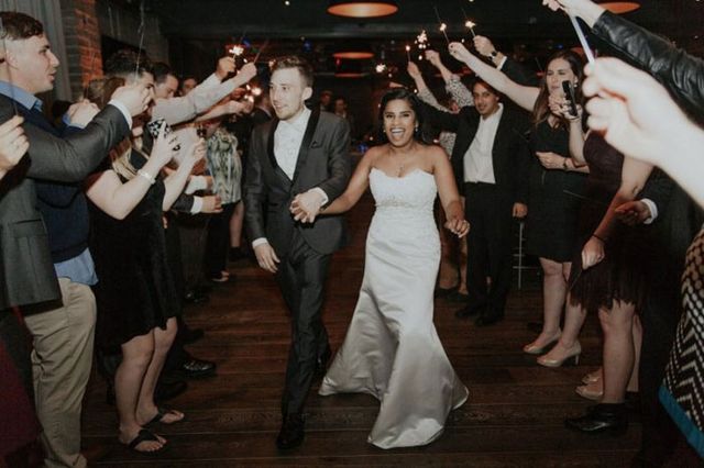 Через 20 років: хлопець одружився з коханою з дитячого садка - фото 178272