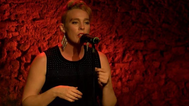 Молода співачка померла під час виступу