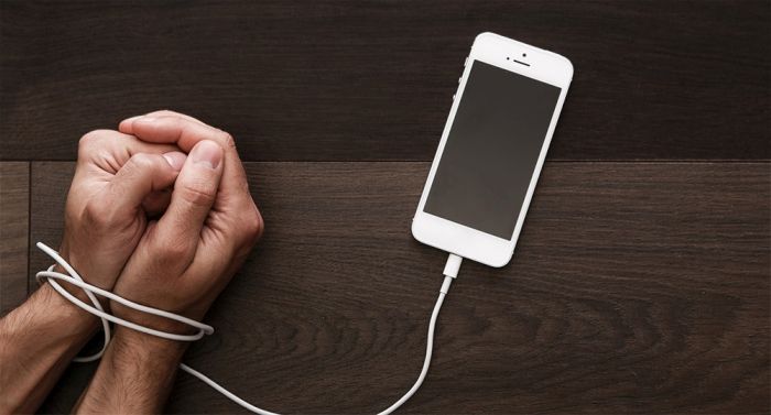 Психологи назвали кількість залежних від мобільних телефонів: цифри вражають