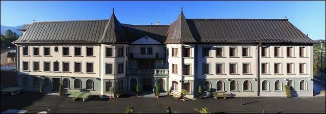 ТОП-5 найдоржчих шкіл світу - фото 185036