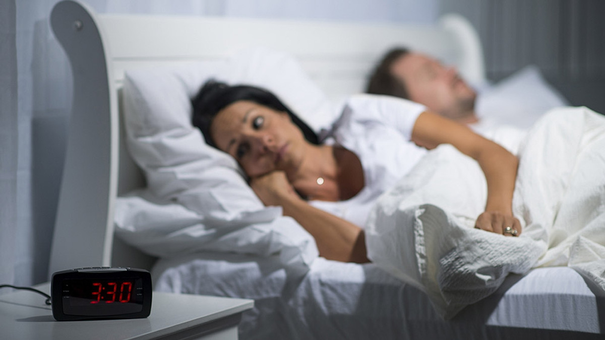 Різкі рухи під час сну свідчать про ризик небезпечної хвороби - фото 1