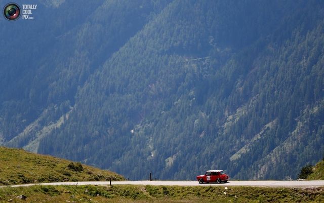 Змагання класичних авто в Альпах, на які можна дивитися вічно - фото 184925