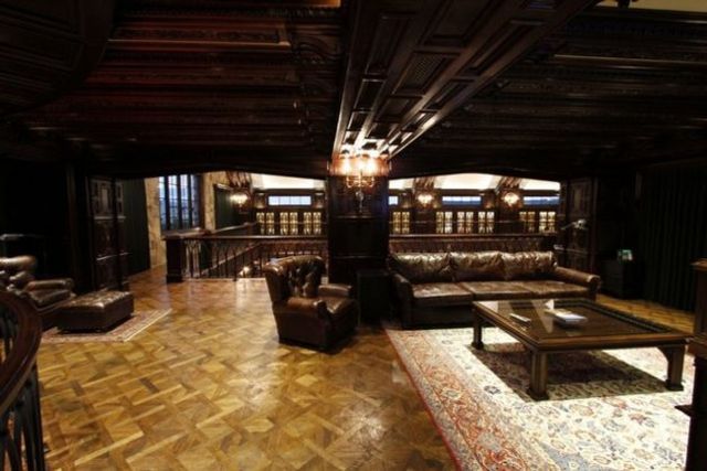 Як виглядає елітний гараж для розкішних авто: ефектні фото - фото 184961