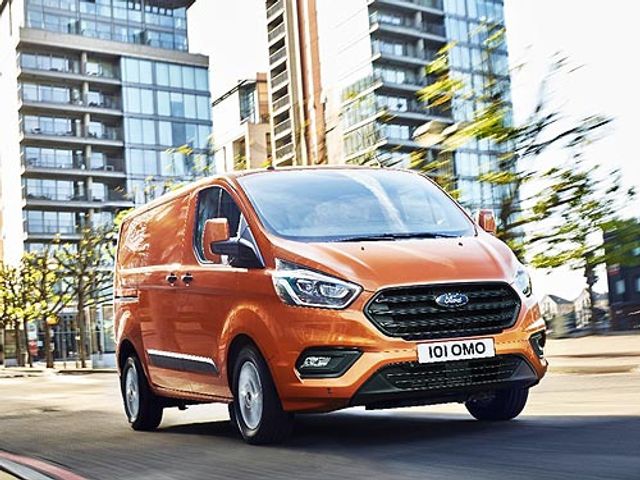 Оновлений фургон від Ford: ефектні фото - фото 182522