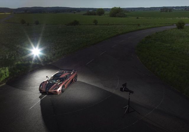 Суперкари Koenigsegg показали на незвичайних фото - фото 180341