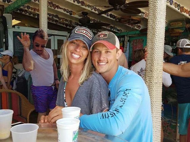 Дівчина попросила підправити її романтичне фото – і відразу пожаліла про це - фото 178128