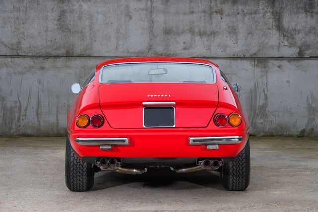 Яскраве Ferrari Елтона Джона виставили на аукціон - фото 182261