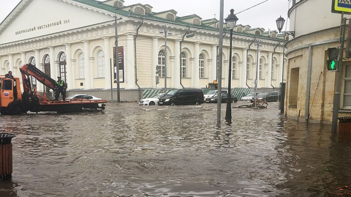 Наслідки урагану в Москві - фото 1
