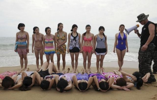 Ось як тренують дівчат-охоронців у Китаї - фото 180931