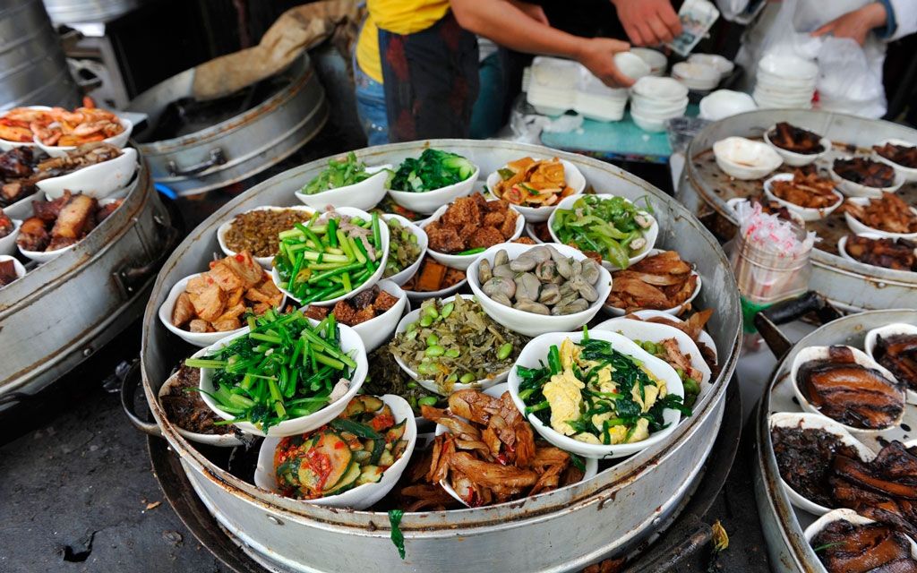 Як правильно харчуватися під час мандрів?