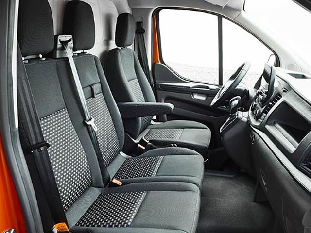 Оновлений фургон від Ford: ефектні фото - фото 182524