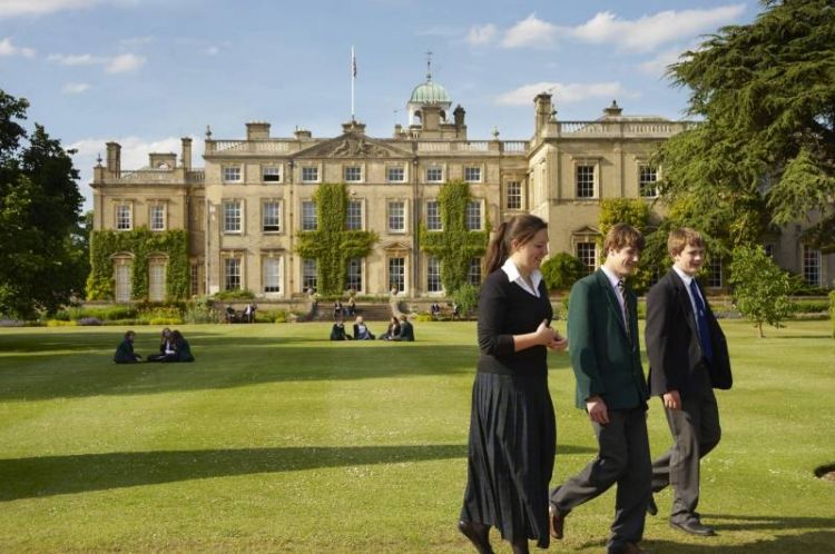 ТОП-5 найдоржчих шкіл світу