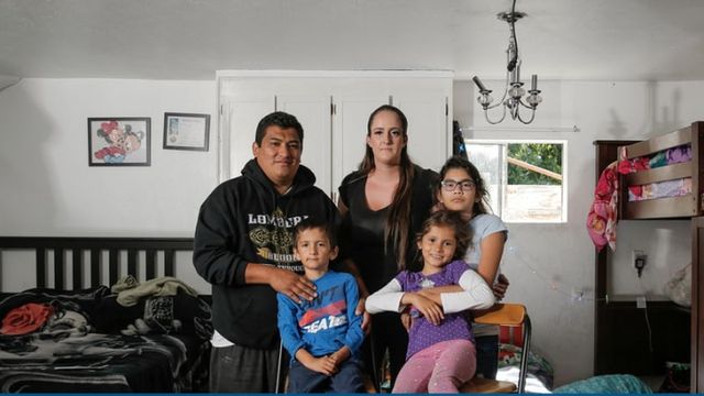 Працівники Facebook живуть в гаражі через маленькі зарплати - фото 184771