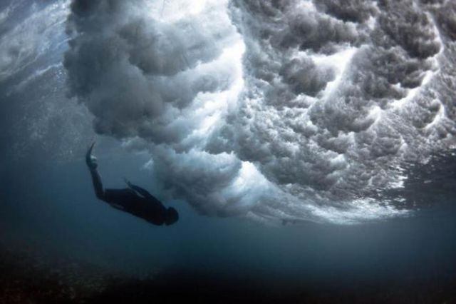Проти хвиль: потужні фотографії, від яких перехоплює дух - фото 178343