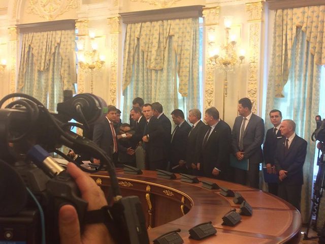 Український високопосадовець знепритомнів під час виступу Лукашенка: з'явилися фото - фото 183159