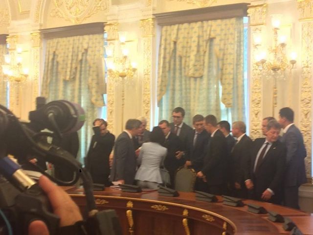 Український високопосадовець знепритомнів під час виступу Лукашенка: з'явилися фото - фото 183160