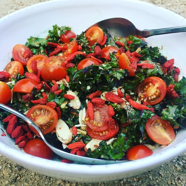 Чому медики рекомендують їсти томати? - фото 181537