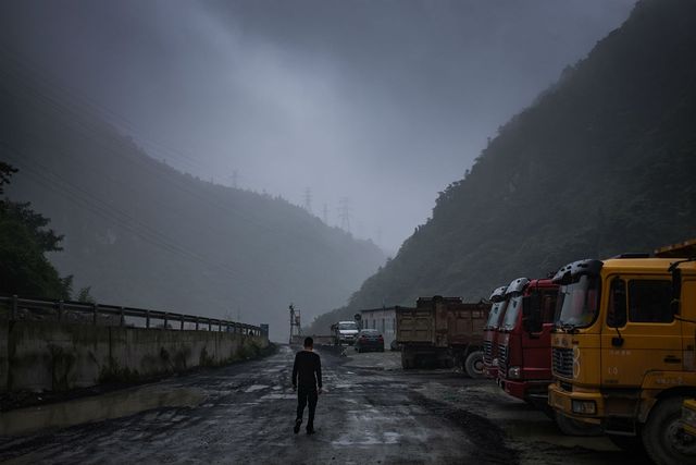 Як виглядає життя на величезних біткойн-фермах в Китаї: фоторепортаж - фото 182899