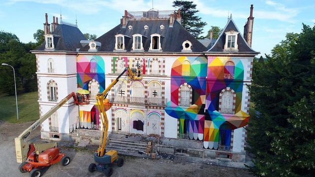 Закинутий палац ХІХ століття перетворили витвір мистецтва: яскраві фото - фото 179887