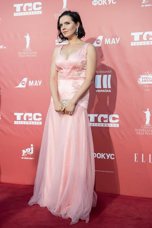 Одеський кінофестиваль 2017: яскраві фото з червоної доріжки - фото 181617