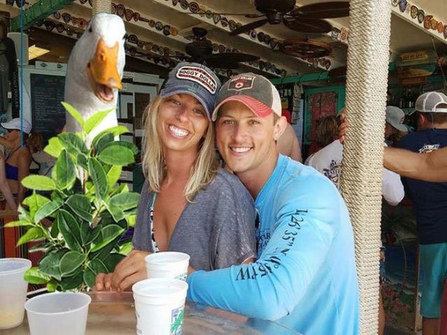 Дівчина попросила підправити її романтичне фото – і відразу пожаліла про це - фото 178121