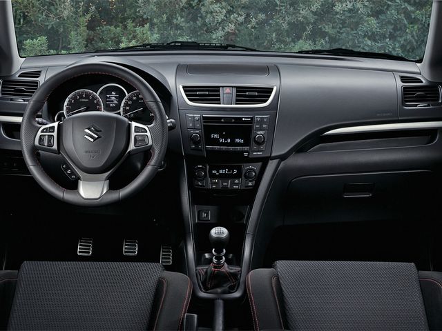 Suzuki показала яскравий оновлений хетчбек Swift Sport - фото 184268