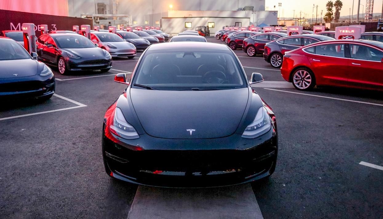 Tesla Model 3: усе, що треба знати про найдоступнішу модель електрокара
