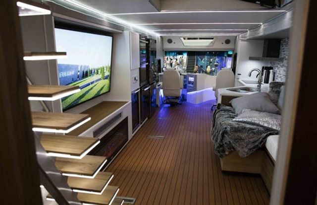 Розкішний будинок на колесах представили на виставці в Лас-Вегасі: шикарні фото - фото 183953