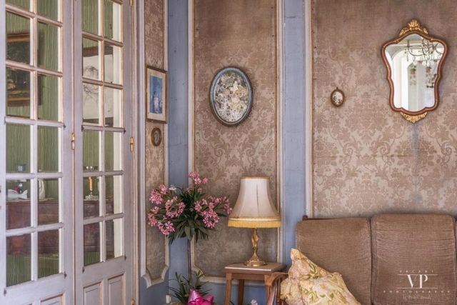 Як виглядає замок, у якому 20 років ніхто не мешкав: ефектні фото - фото 183100