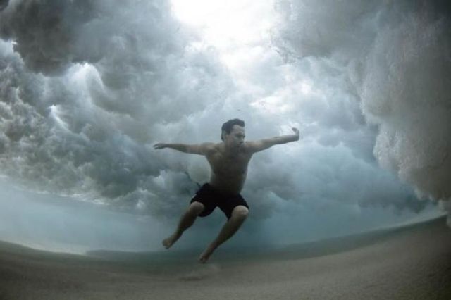 Проти хвиль: потужні фотографії, від яких перехоплює дух - фото 178339