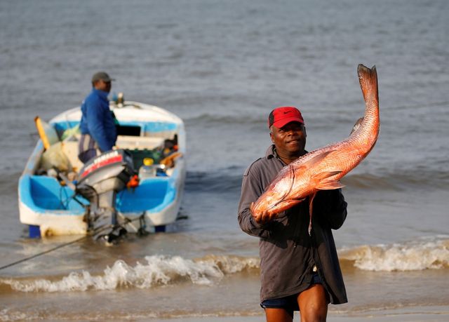 Звичайні будні у колишній колонії Франції: вражаючі фото - фото 180852