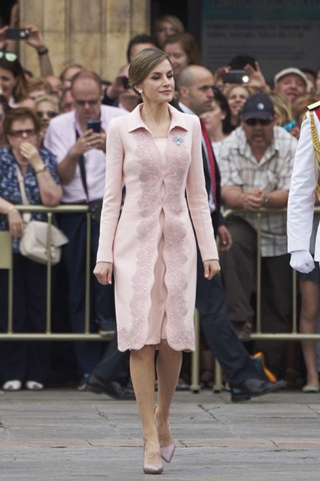 Як вдягаються перші леді світу - фото 183982