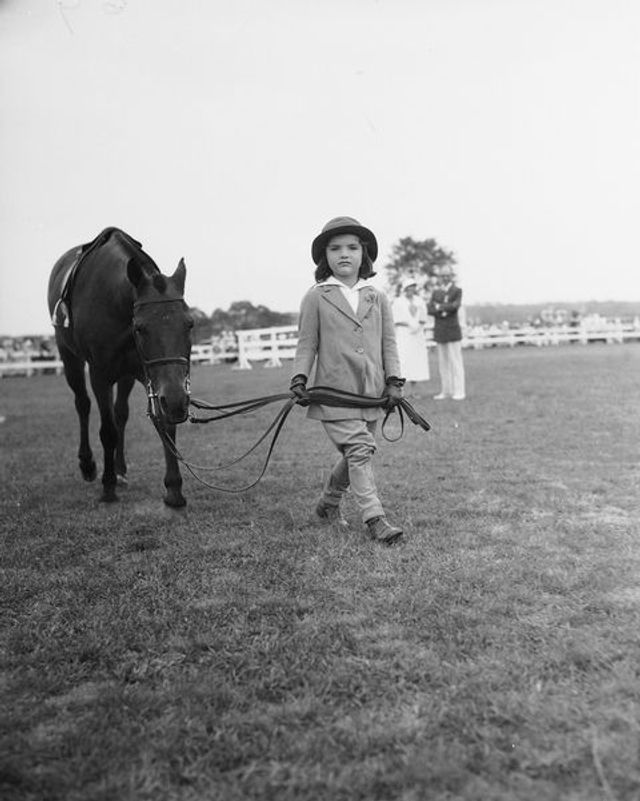 З'явилися раніше невідомі фото юної Жаклін Кеннеді - фото 185087