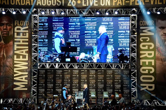 Мейвезер – Макгрегор: як пройшла дуель поглядів запеклих суперників - фото 180755