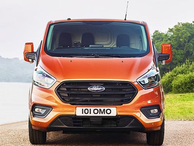 Оновлений фургон від Ford: ефектні фото - фото 182519