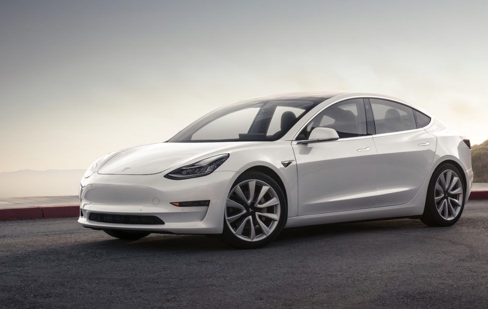 Tesla Model 3 отримав "секретну" камеру для спостереження за водієм