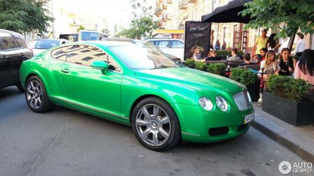 В Україні з'явився незвичайний автомобіль Bentley - фото 186264