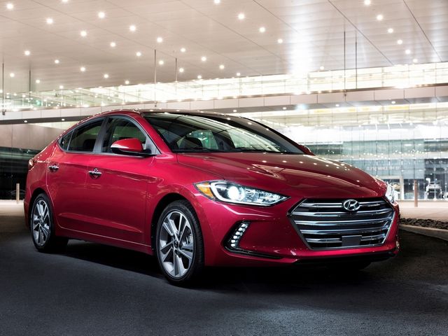 Hyundai Elantra - фото 191389