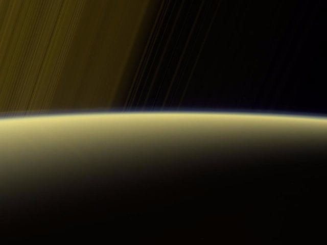 У NASA показали вражаючі фото Сатурна - фото 190785