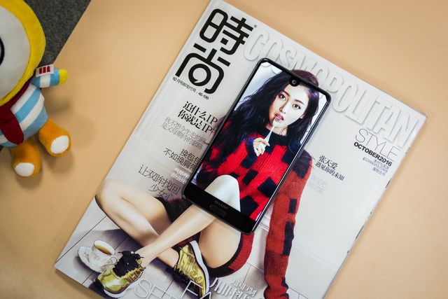 Sharp Aquos S2 офіційно представлено: що відомо про новий безрамковий смартфон - фото 187135