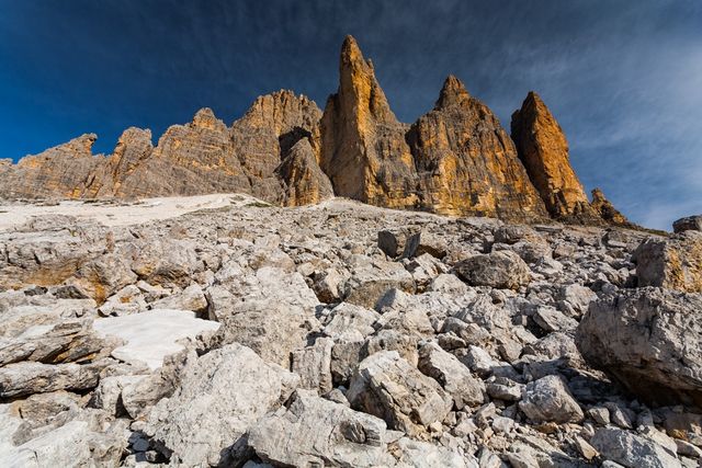 Доломітові Альпи у різну пору року: вражаючі фото - фото 189735